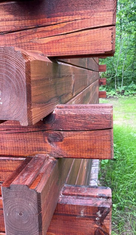 Outside log cabin showing the corner where the logs link together.